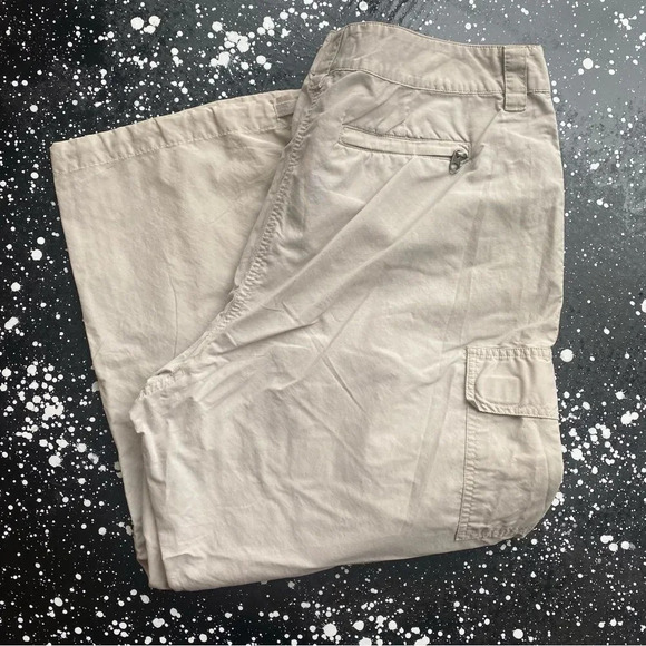 New York & Company Cargo Capris 🏙️ - Picture 2 of 3